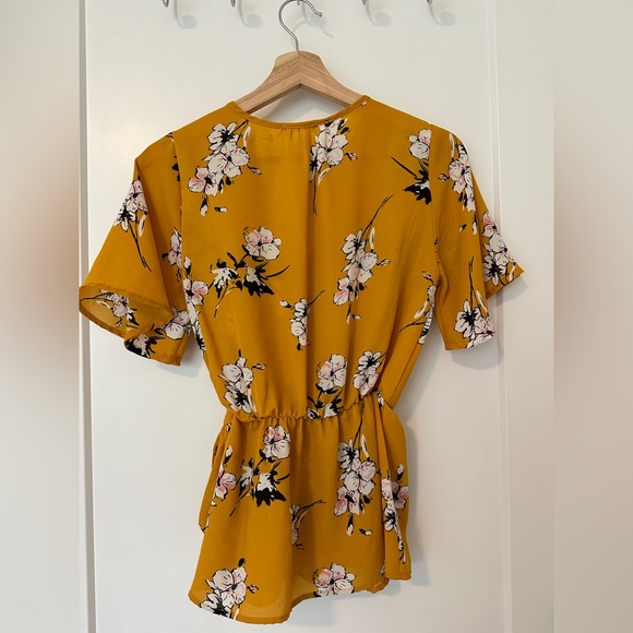 Floral wrap Shirt - Picture 2 of 5